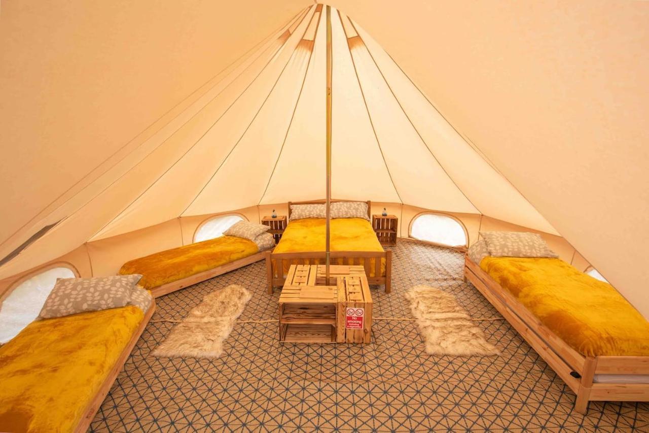 Roaches Retreat Family Glampsite, Rocky Reach Bell Tent With Outdoor Adventures And Campfire Nights Upper Hulme Exterior photo