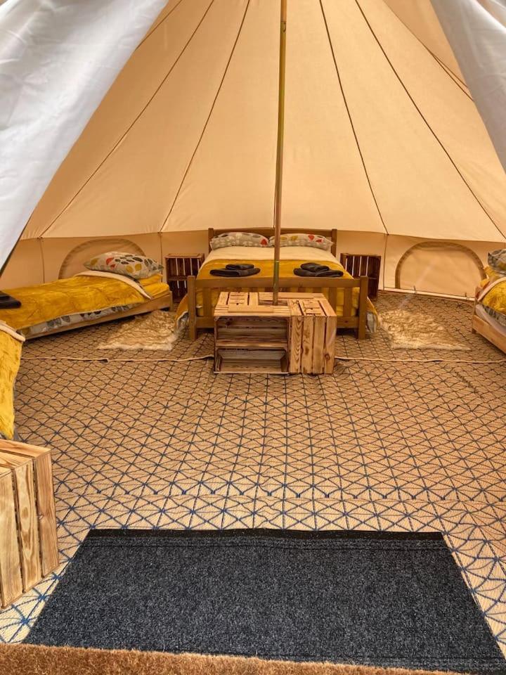 Roaches Retreat Family Glampsite, Rocky Reach Bell Tent With Outdoor Adventures And Campfire Nights Upper Hulme Exterior photo