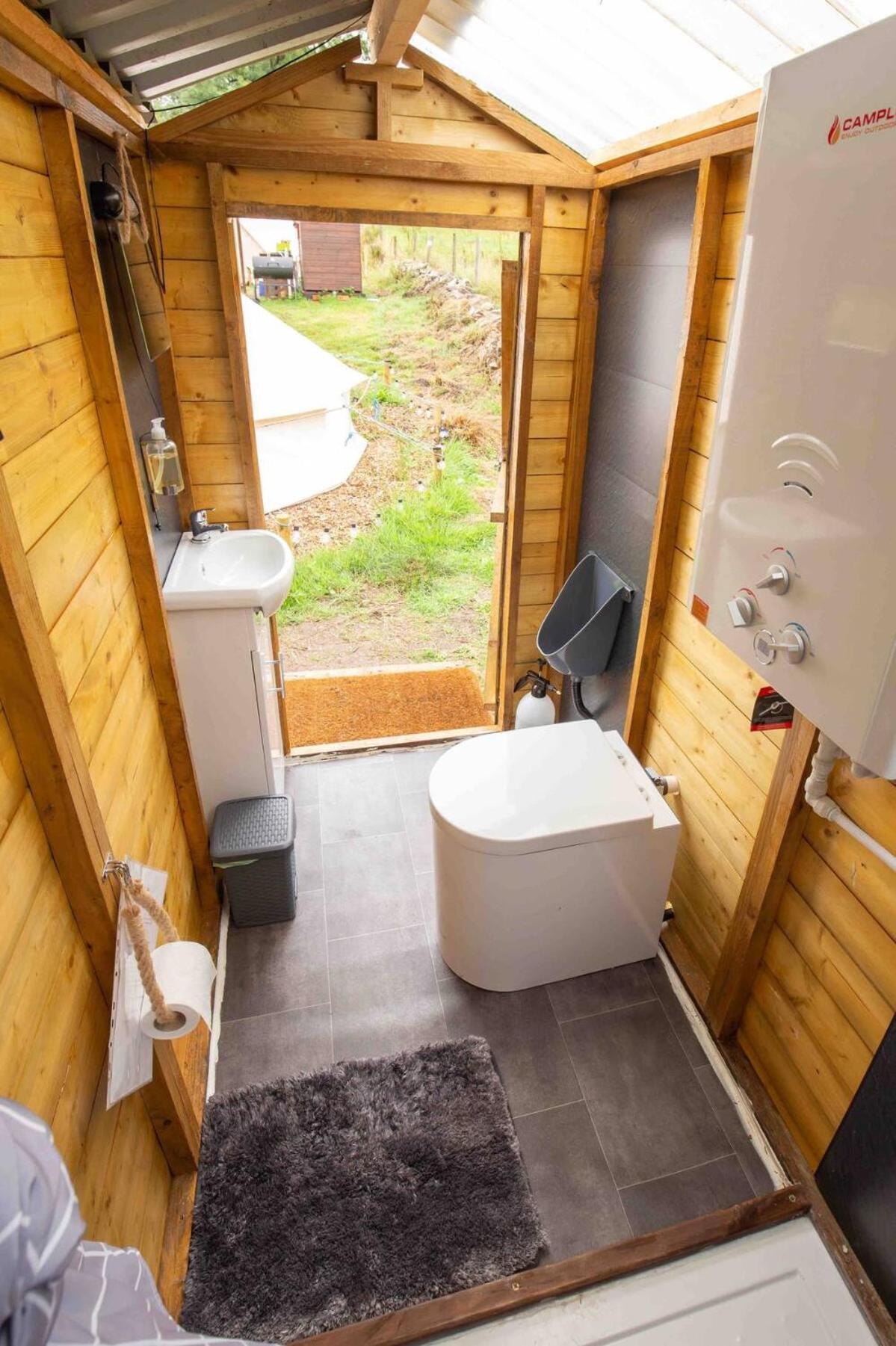 Roaches Retreat Family Glampsite, Rocky Reach Bell Tent With Outdoor Adventures And Campfire Nights Upper Hulme Exterior photo